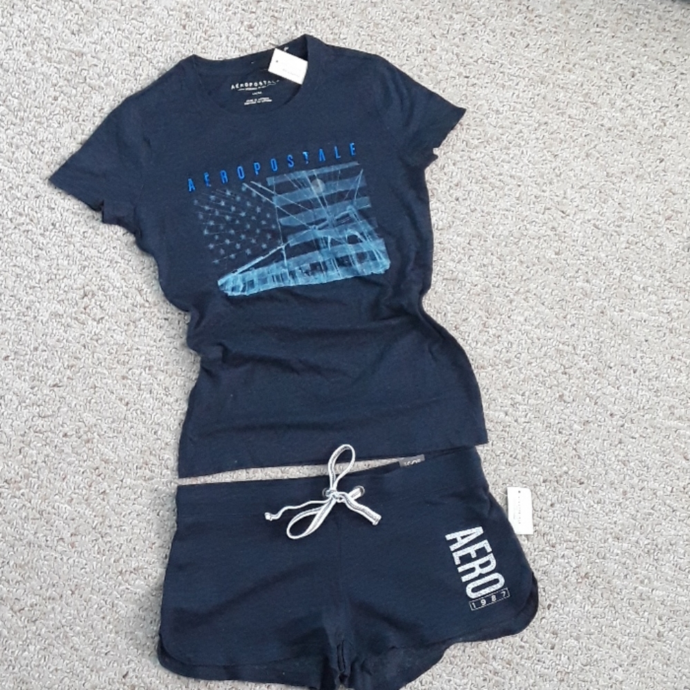 T-shirt plus shorts by Aeropostale